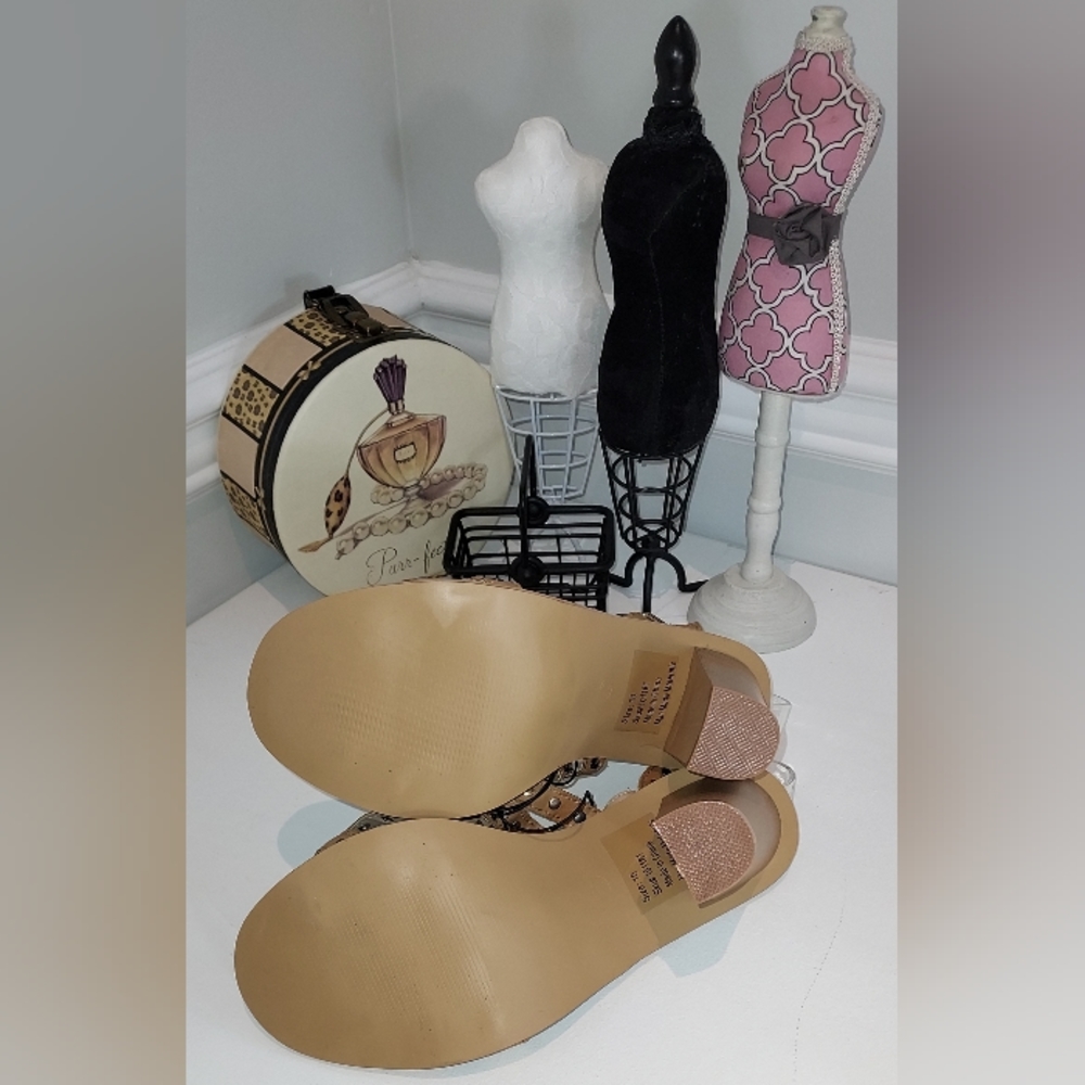 NWOB Torrid Camel Heeled Sandals with Metal Embellishments with flaws - Picture 5 of 8
